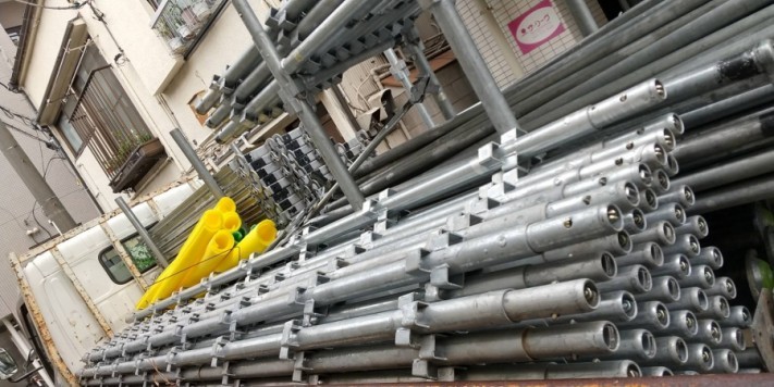 足場材料、トラック