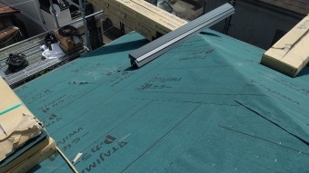 川口市の屋根工事アスファルトルーフィングの施工