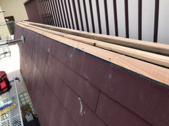 貫板の新設作業中
