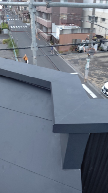 パラペットの板金取り付け