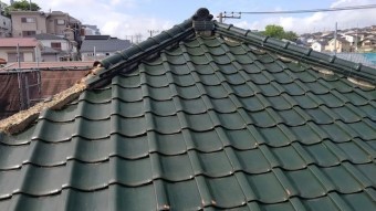 台風で破損した瓦屋根