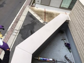 カバーした笠木板金