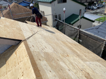 パミール屋根にコンパネを増し張り