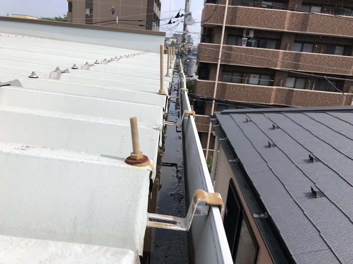 川口市で雨樋リフォーム こんな症状が見られたらメンテナンス時期です 川口 さいたま市で屋根補修 外装リフォーム 街の屋根やさん埼玉川口店