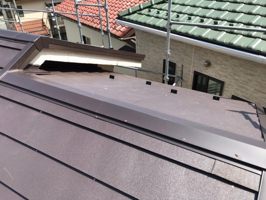 大屋根葺き替え、ガルバリウム鋼板、ニチハ横暖ルーフ