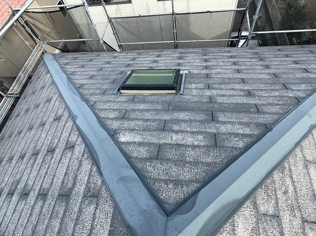 越谷市の寄棟屋根をニチハ横暖ルーフでカバー | 川口、さいたま市で 