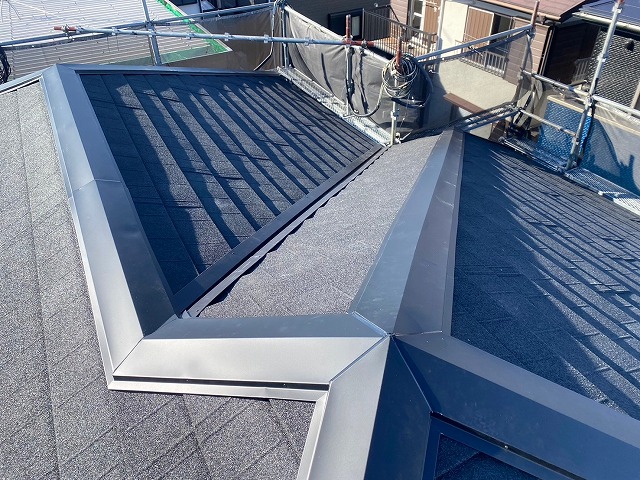 さいたま市見沼区の寄棟屋根カバー工事　◎ジンカリウム鋼板のディプロマットスターがオススメです◎