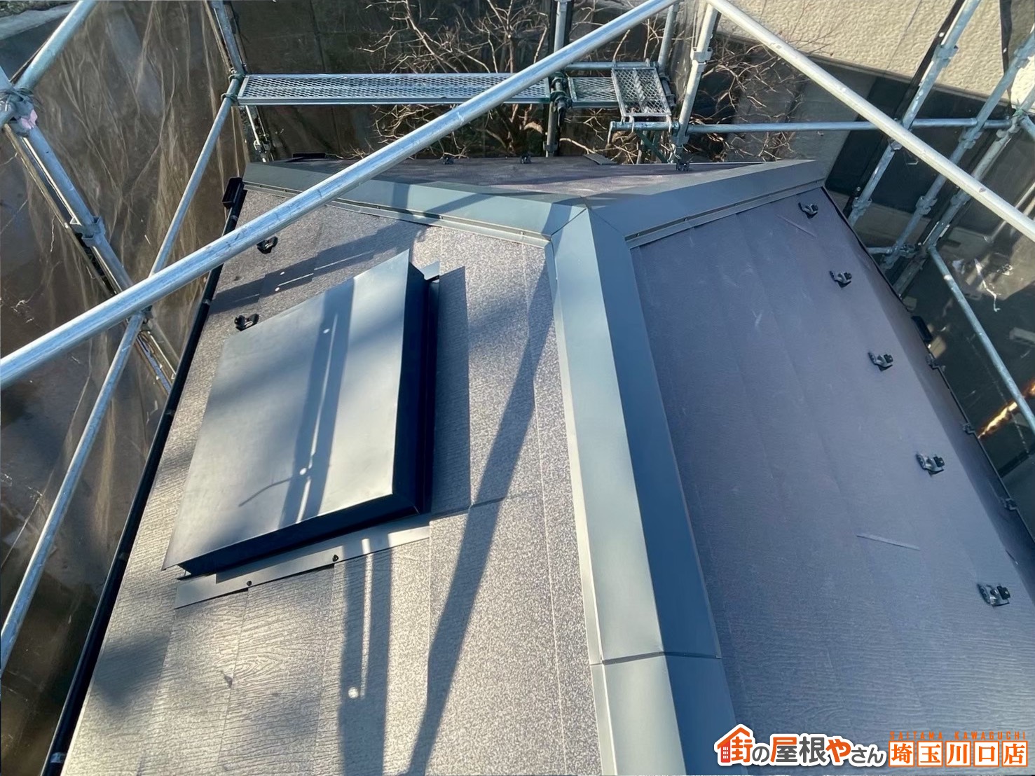 屋根カバー工事、天窓カバー　施工後