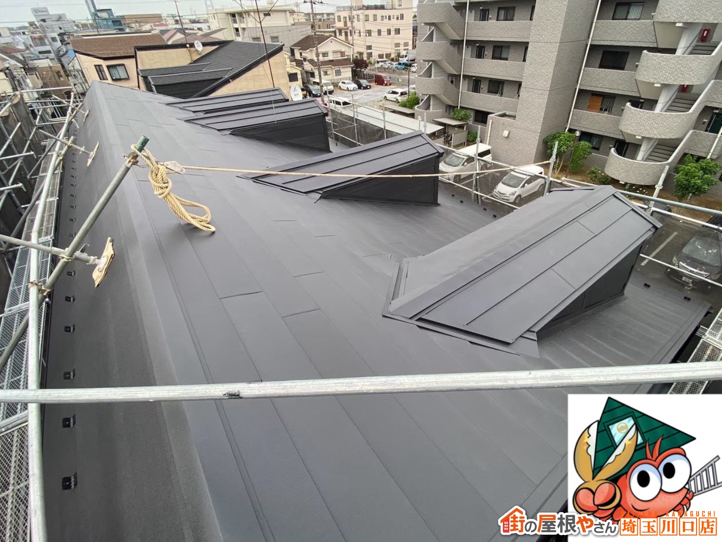 シックで高級感のある遮熱性・耐久性抜群のガルバリウム鋼板屋根に！