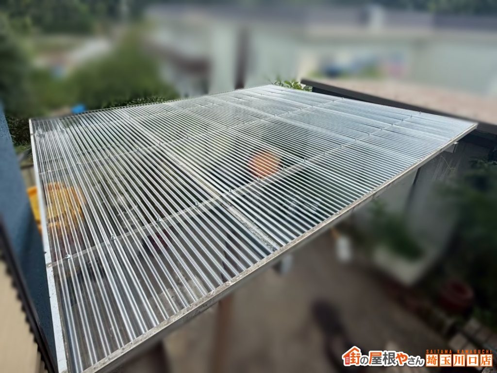 交換後の波板屋根全景