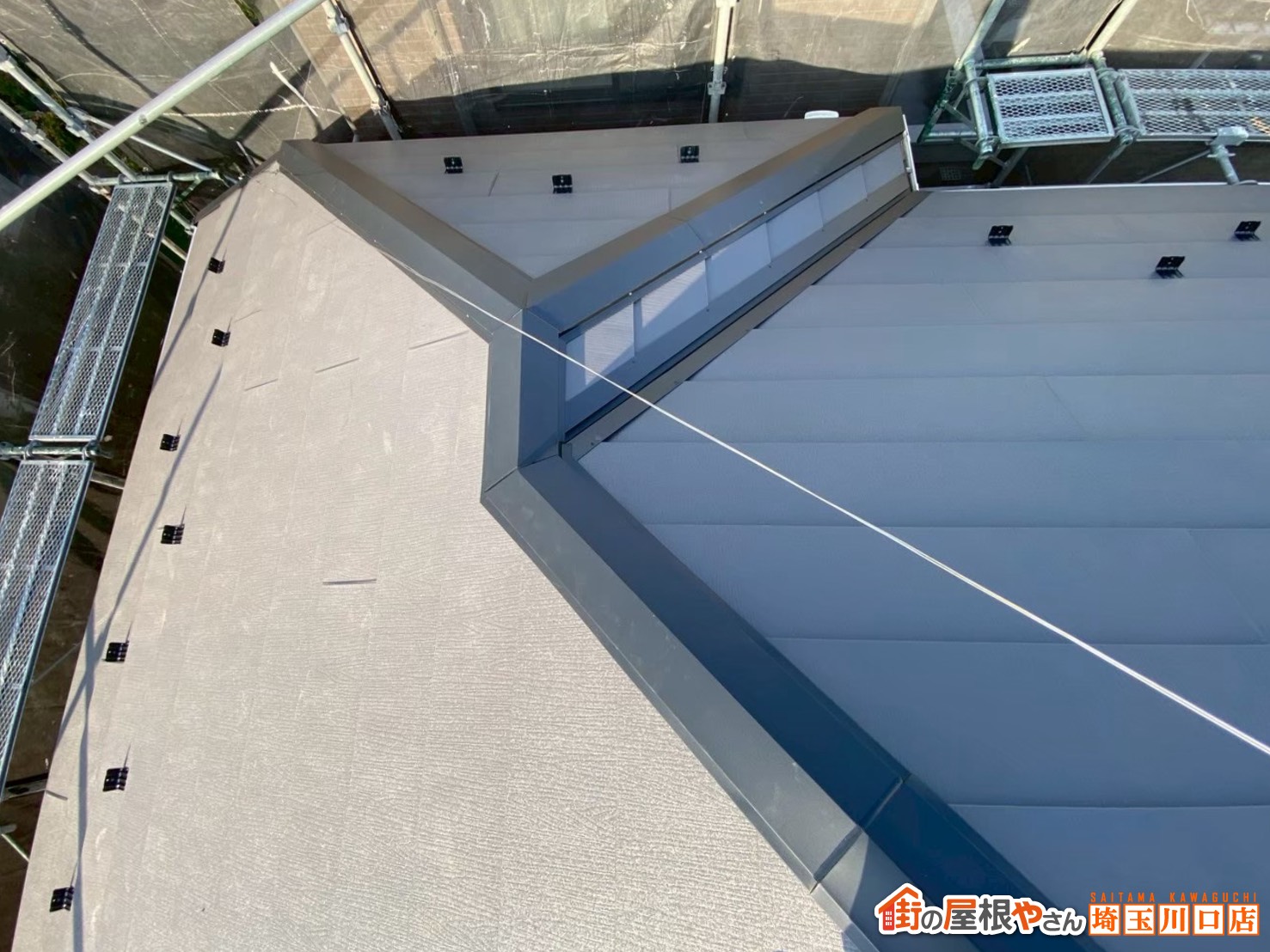 棟板金施工中