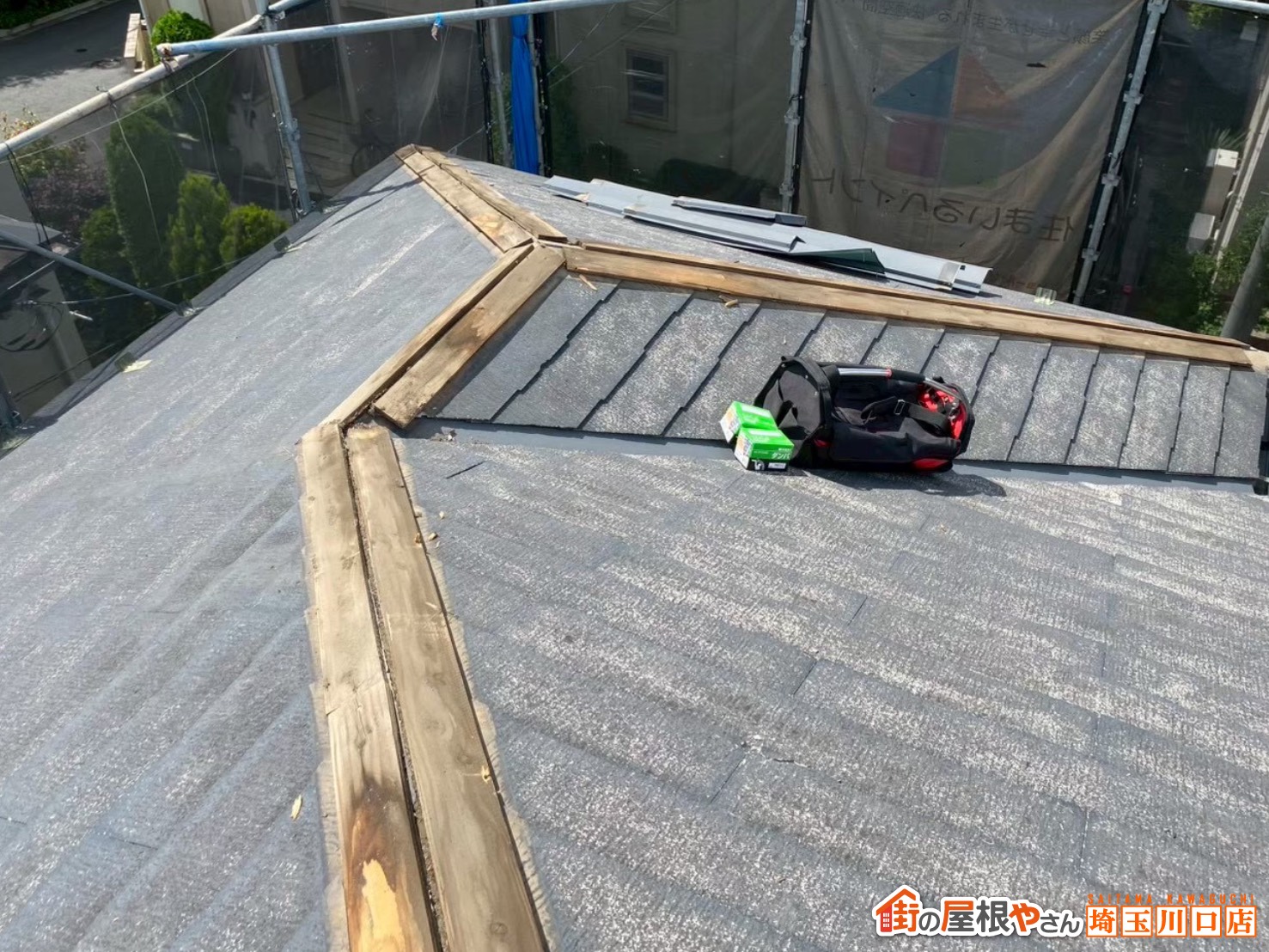 屋根面、貫板の状態を確認