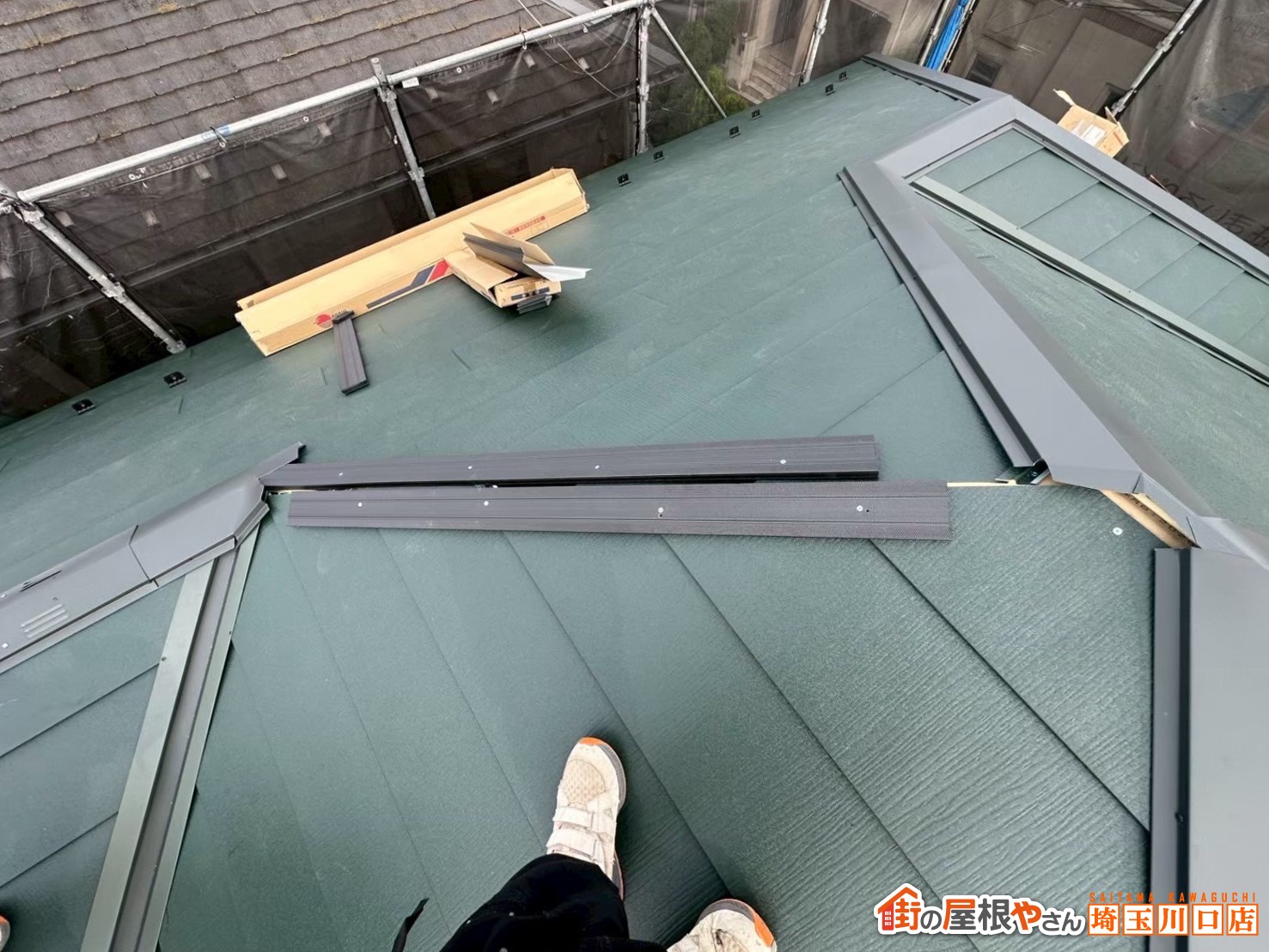樹脂製貫板→棟板金施工中