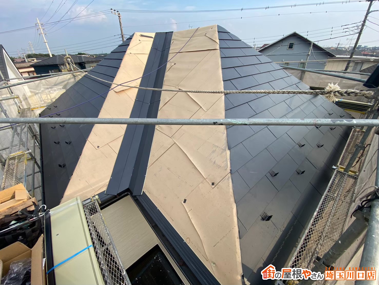 屋根材　施工中