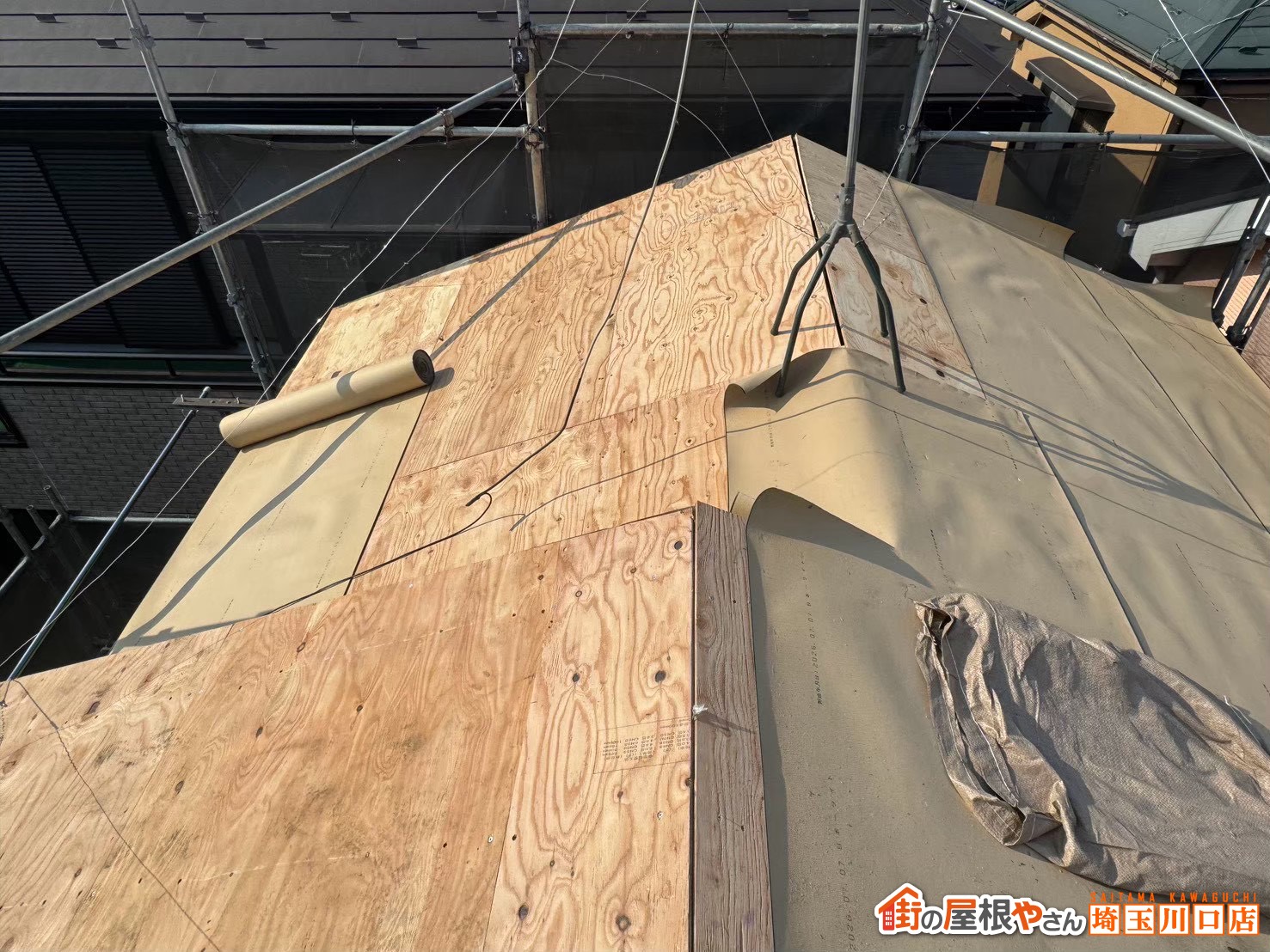 防水紙施工中