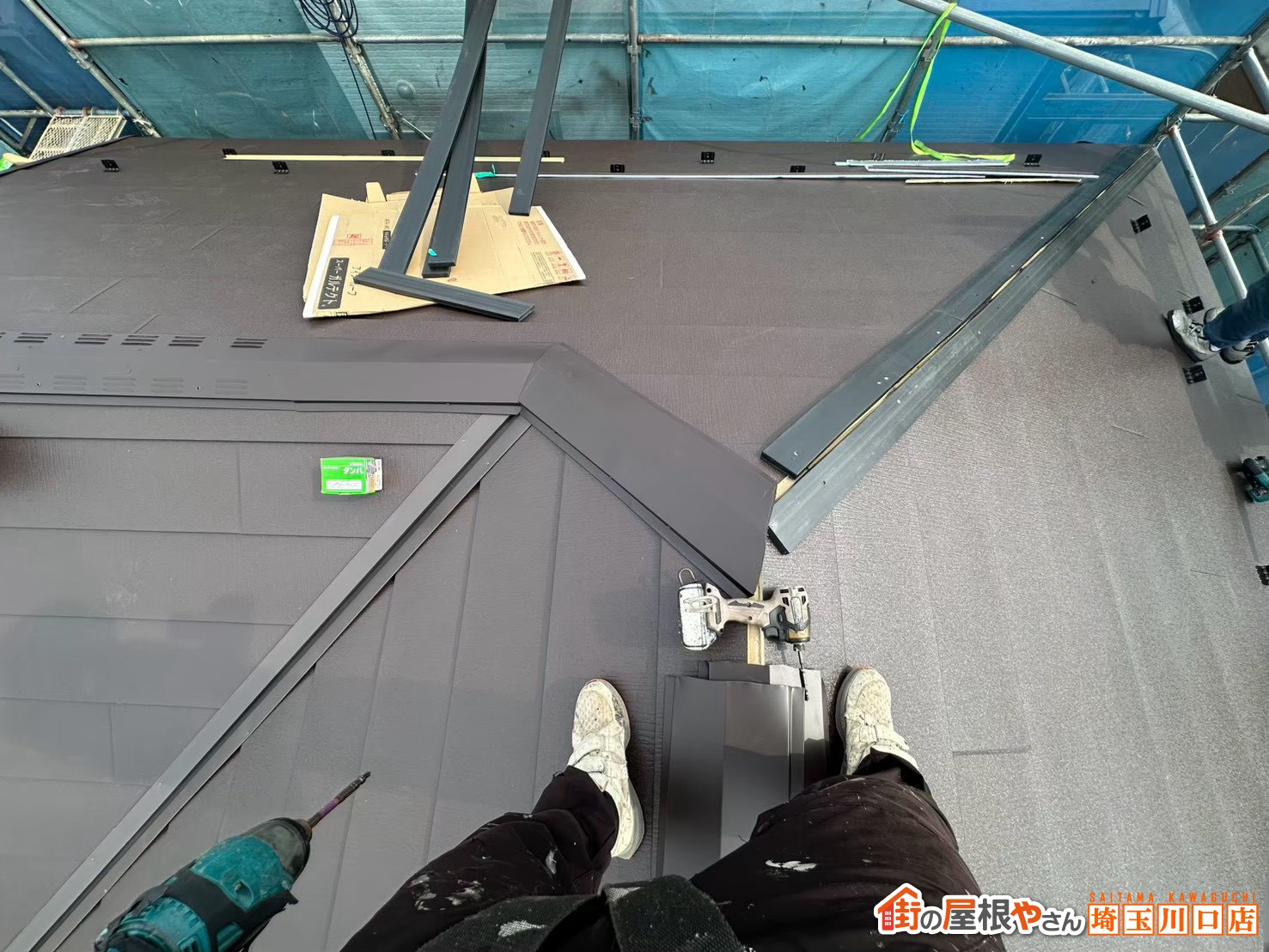棟板金施工中