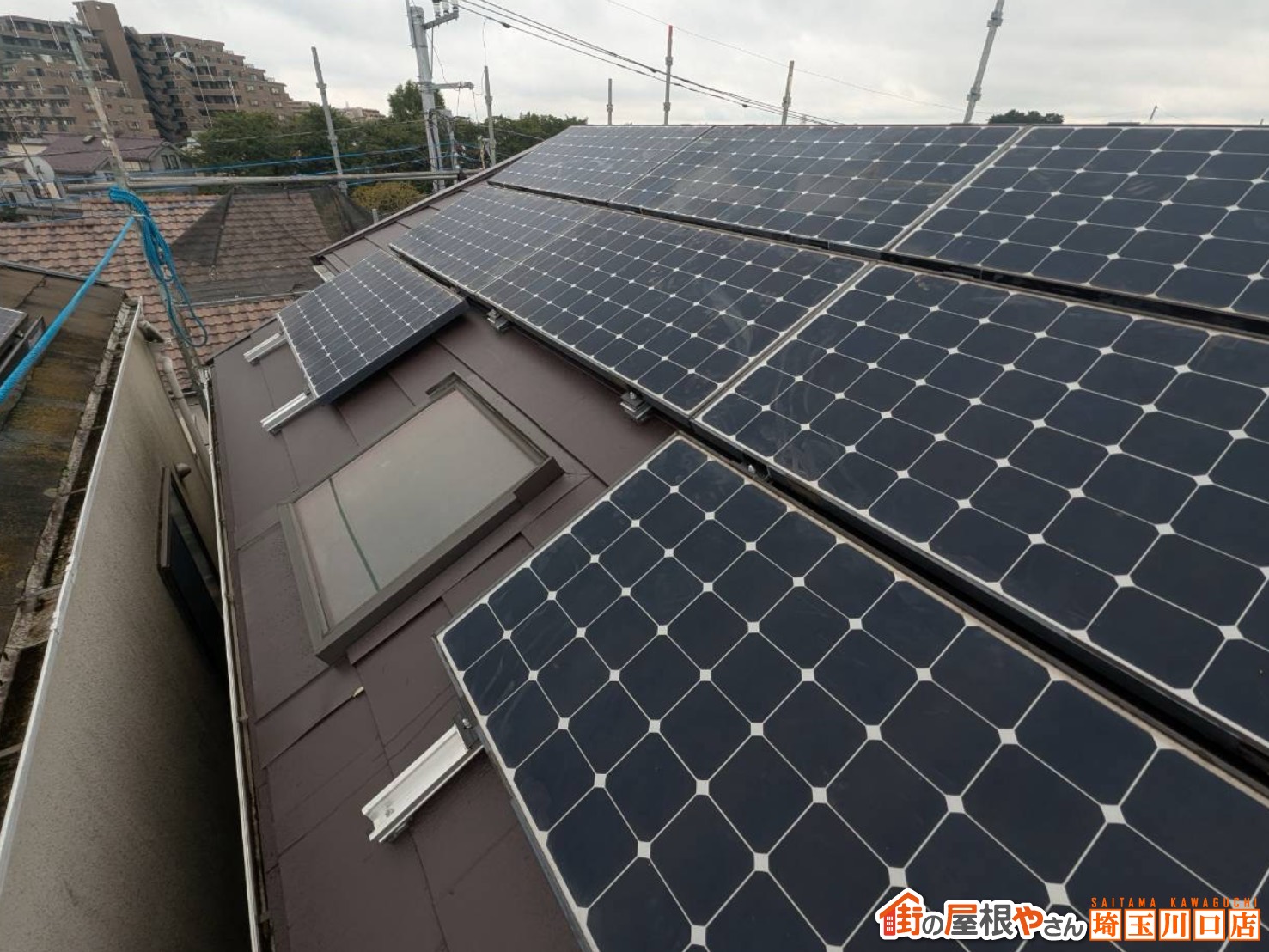 屋根カバー工法　ソーラーパネル再設置　施工後