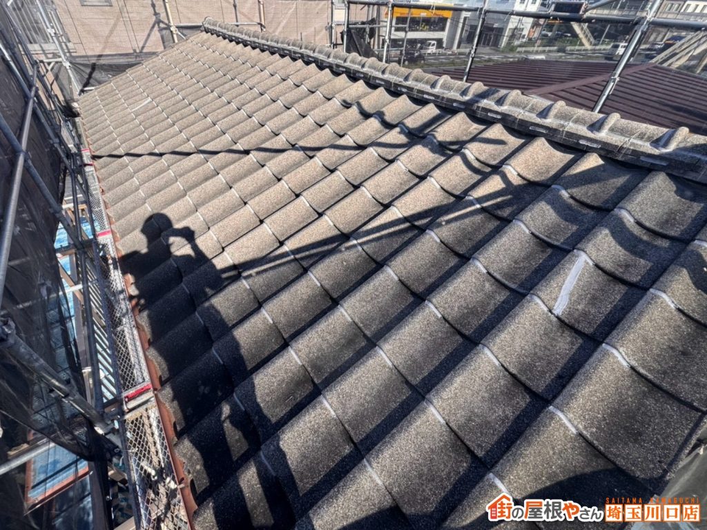 築32年の瓦調屋根全景
